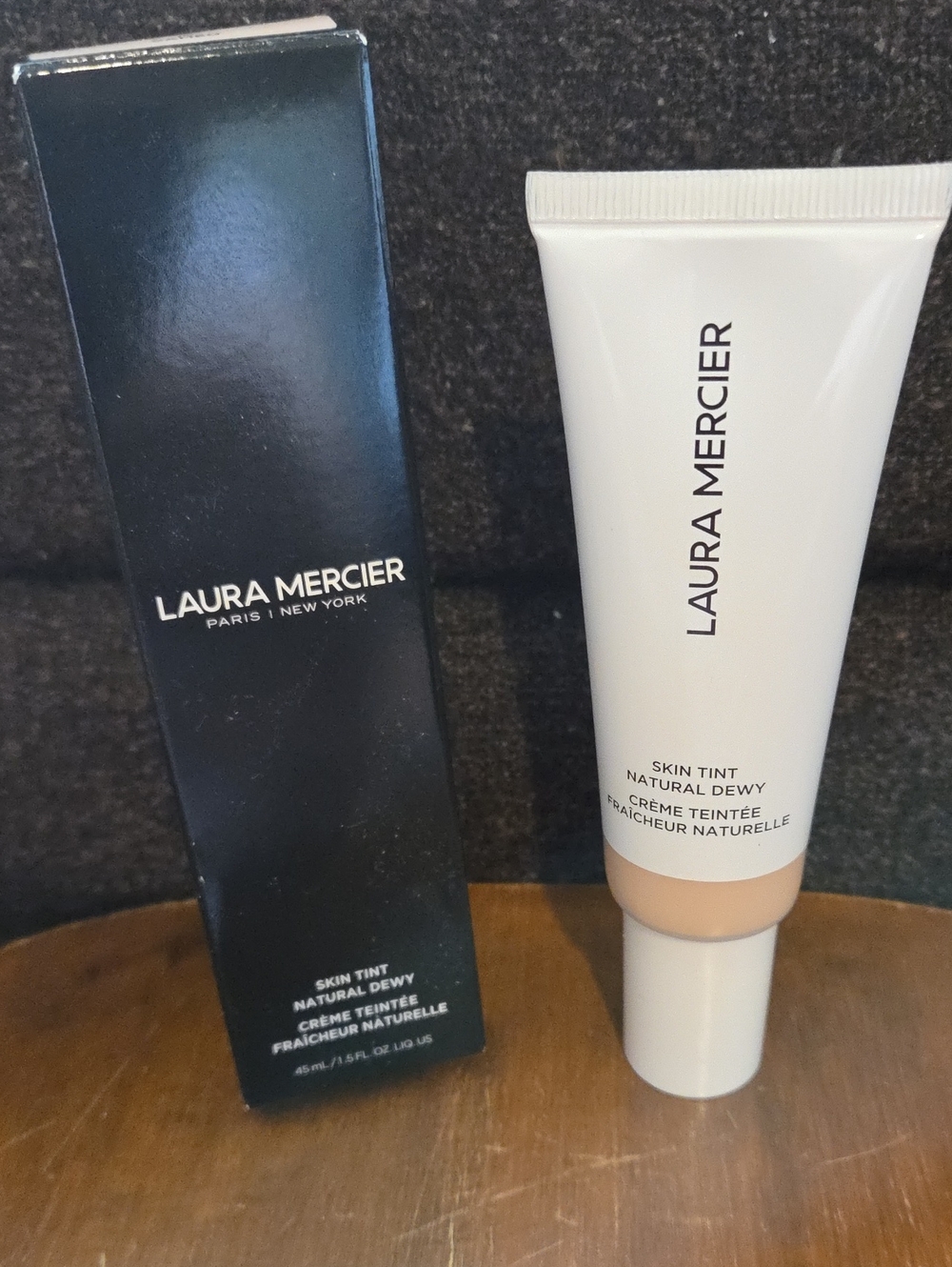 NIB Laura Mercier Skin Tint Natural Dewy In 1C Cameo
